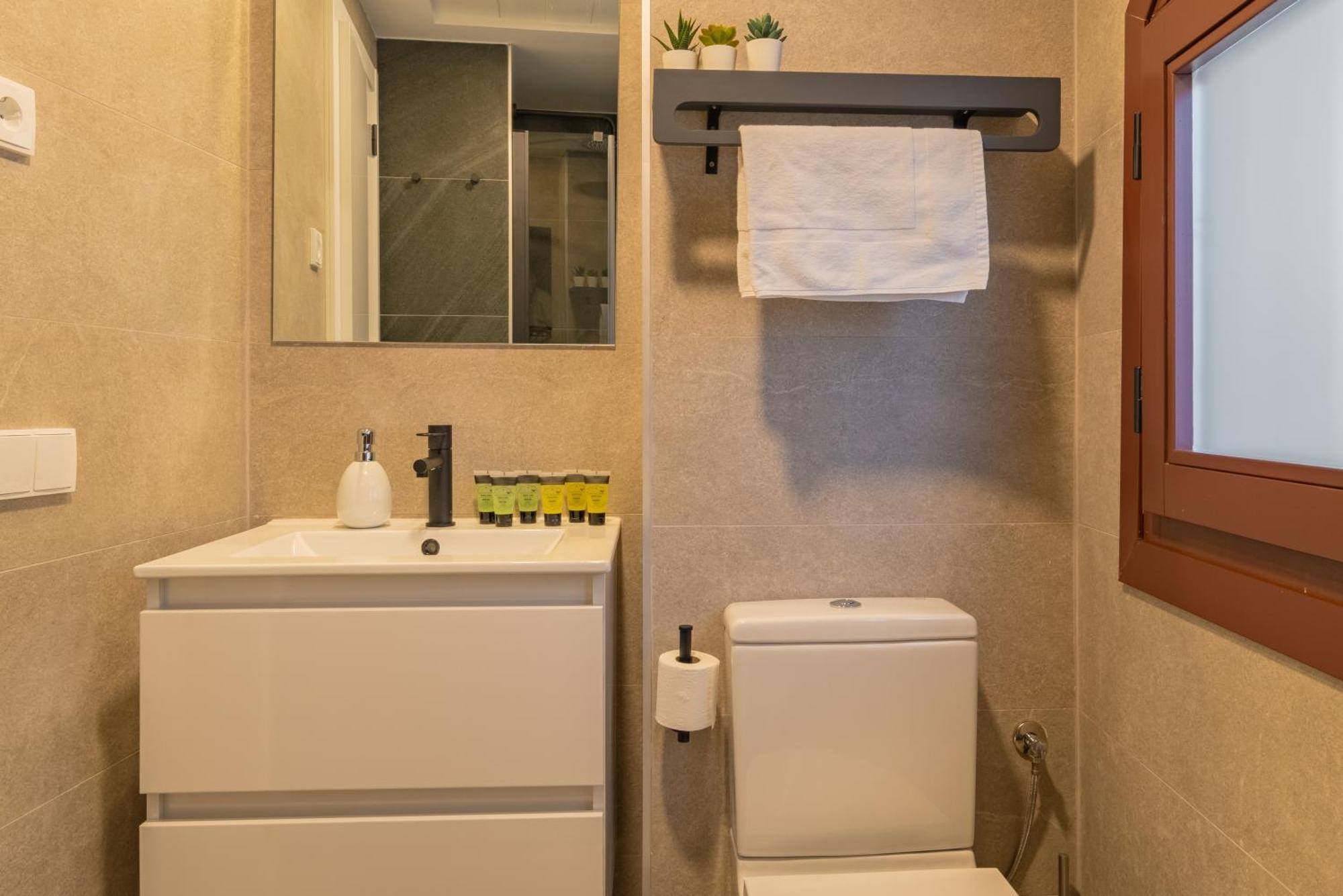 Feelathome Atarazanas Apartments Malaga Luaran gambar